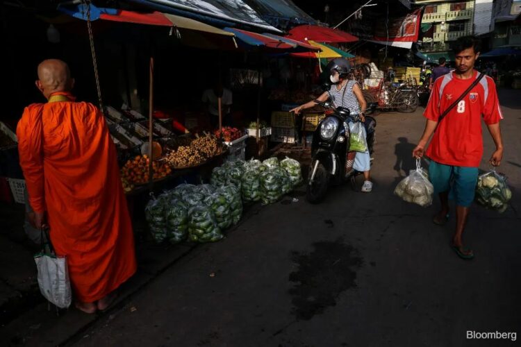 البنك المركزي التايلاندي يحذر: الاقتصاد ينكمش لأول مرة منذ 2022 بسبب الرسوم الأمريكية وارتفاع البات 1 البنك المركزي التايلاندي يحذر: الاقتصاد ينكمش لأول مرة منذ 2022 بسبب الرسوم الأمريكية وارتفاع البات 2025