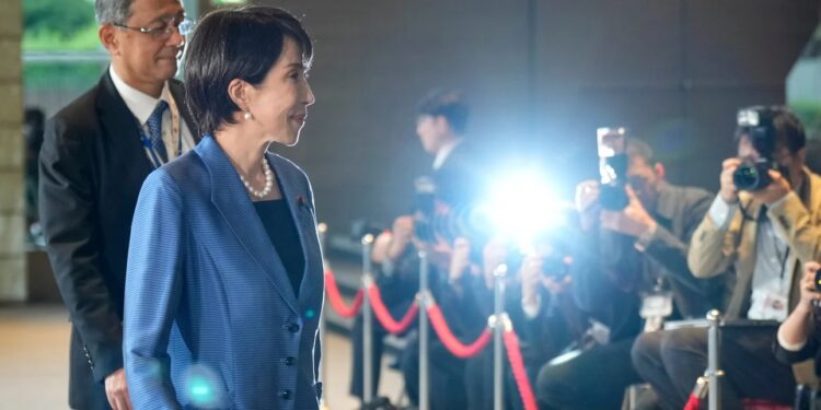 زوج رئيسة وزراء اليابان الجديدة: "سأبقى في الظل وأعد لها وجبات الطعام" 2026