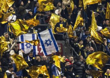 فضيحة ماكابي تل أبيب: بين شغب الملاعب وتسييس الكراهية.. كيف تحولت كرة القدم إلى ساحة صراع حول معاداة السامية؟ 2025