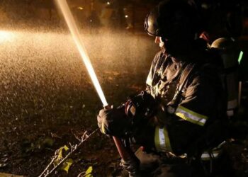 روسيا وأوكرانيا تتبادلان القصف الصاروخي بعد تجميد قمة بوتين – ترامب 2025