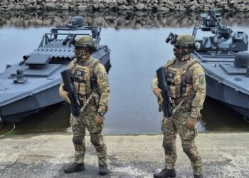 زيلينسكي يصف مبادرة ترامب لتجميد الحرب عند خطوط القتال الحالية بأنها “تسوية جيدة”.. وموسكو ترد: القمة لم تُلغَ 2025