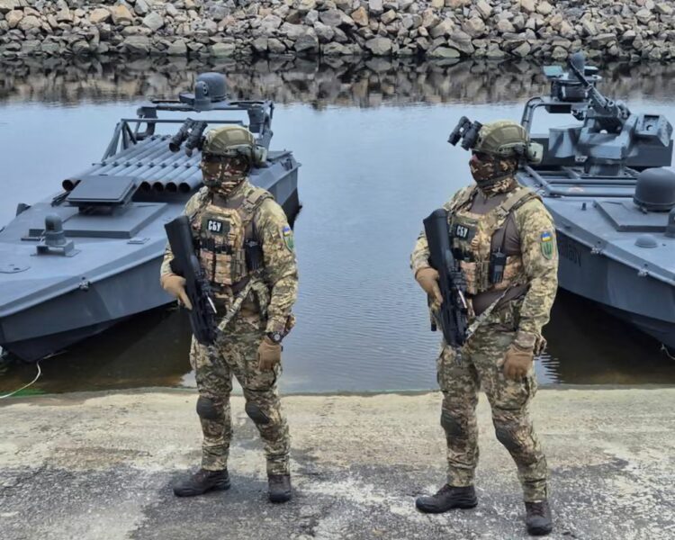 زيلينسكي يصف مبادرة ترامب لتجميد الحرب عند خطوط القتال الحالية بأنها “تسوية جيدة”.. وموسكو ترد: القمة لم تُلغَ 1 زيلينسكي يصف مبادرة ترامب لتجميد الحرب عند خطوط القتال الحالية بأنها “تسوية جيدة”.. وموسكو ترد: القمة لم تُلغَ 2025