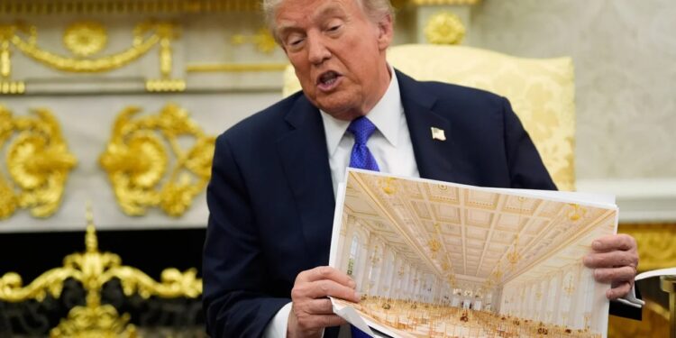 البيت الأبيض بـ "بصمة ترامب": الرئيس يخطط لقاعة رقص مغطاة بالذهب من الأرض إلى السقف "صور" 2025