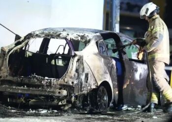 بريطانيا: توجيه اتهامات لشخصين فيما يتعلق بإشعال حريق متعمد في مسجد بيسهافن 2025