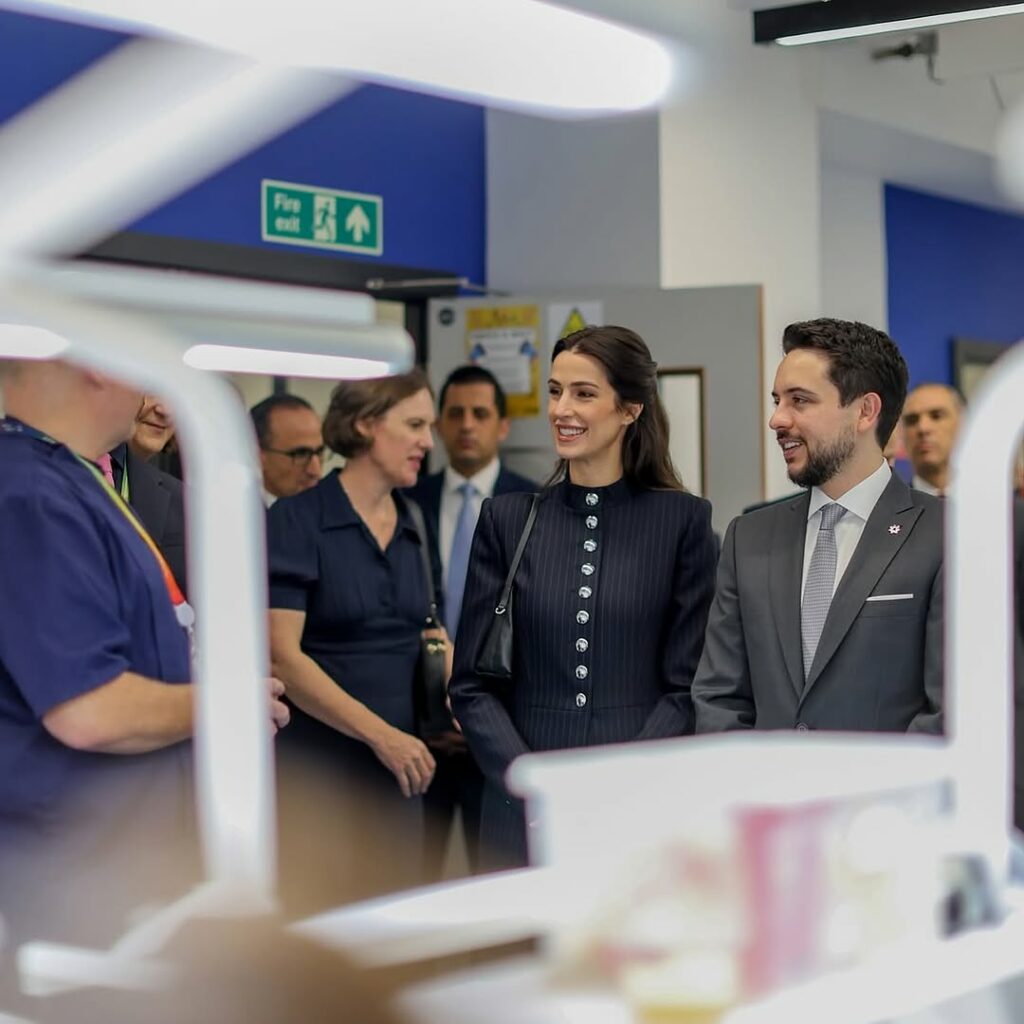 مكياج الأميرة رجوة الهادئ رسالة دبلوماسية.. كيف خطفت الأنظار في جولتها الأوروبية؟ "صور" 2 مكياج الأميرة رجوة الهادئ رسالة دبلوماسية.. كيف خطفت الأنظار في جولتها الأوروبية؟ "صور" 2025