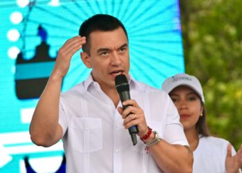 شوكولاتة قاتلة؟ رئيس الإكوادور نوبوا ينجو من محاولة تسميم 2025