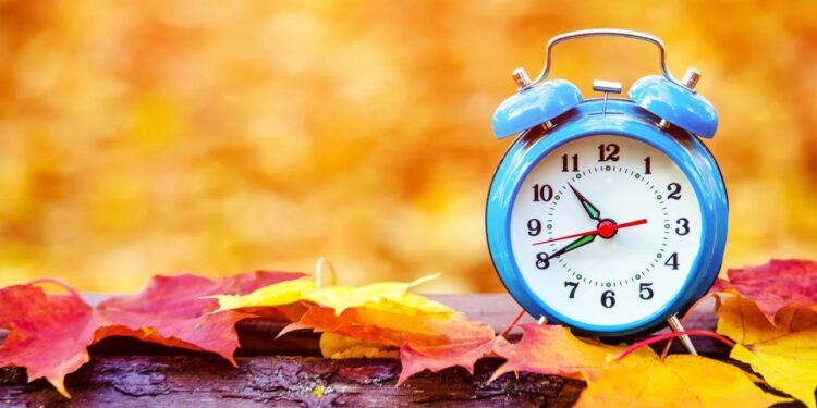 اليونان تعتمد التوقيت الشتوي الليلة: تأخير الساعة ساعة واحدة 2026