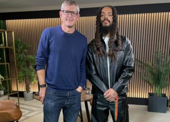 الخطوط الجوية البريطانية تسحب رعايتها من بودكاست لويس ثيرو بعد مقابلة مع مغنٍ تضامن مع فلسطين 2025