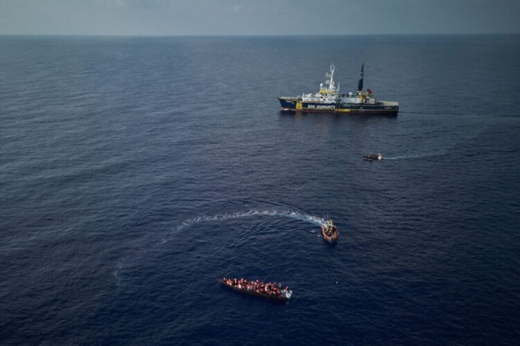 نواب أوروبيون يطالبون بوقف دعم الاتحاد الأوروبي لخفر السواحل الليبي.. وطرابلس ترفض الاتهامات 2026