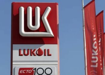 ضربة جديدة لروسيا: بيع أصول لوك أويل قبل نوفمبر 2025