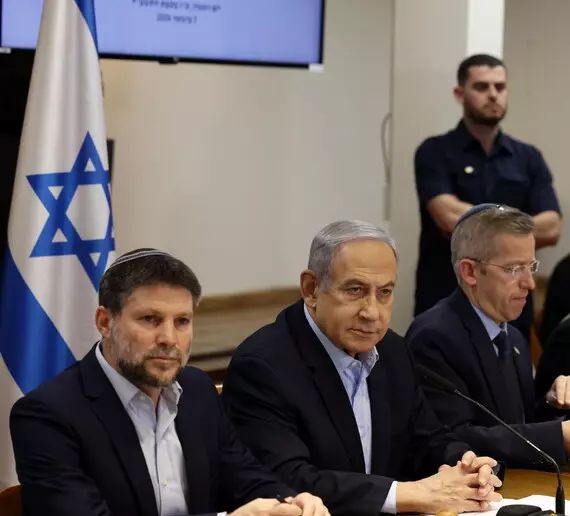 غزة تحت التهديد : اجتماع نتنياهو الطارئ ينتهي دون قرار رسمى وغارات غزة محتملة 1 غزة تحت التهديد : اجتماع نتنياهو الطارئ ينتهي دون قرار رسمى وغارات غزة محتملة 2025