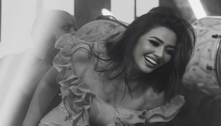 تسريب مقاطع فيديو رحمة محسن: من هو رجل الأعمال البارز الذي ظهر في الصورة المسربة من زواج ديسمبر 2023؟ 2025