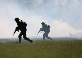 الانسحاب الأمريكي: 800 جندي يغادرون "قاعدة الناتو الكبرى".. هل تتخلى واشنطن عن شرق أوروبا وسط حرب أوكرانيا؟ 2025