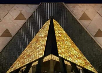 العالم ينتظر المتحف المصرى الكبير : إنجاز حضاري جديد أمام أهرامات الجيزة 2025