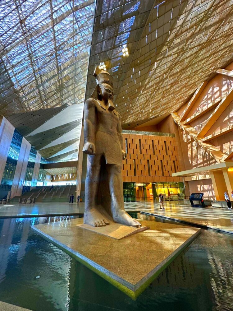 وزارة السياحة والآثار تعلق على منح الجايكا حق إدارة المتحف المصري الكبير 2026