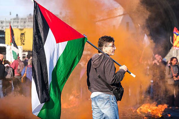 إضراب عام يعم مدن إيطاليا تضامنا مع غزة وسط جدل سياسي حاد بين الحكومة والنقابات "صور" 4 إضراب عام يعم مدن إيطاليا تضامنا مع غزة وسط جدل سياسي حاد بين الحكومة والنقابات "صور" 2025