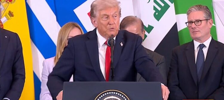 ترامب يثير جدلا بصورة غلاف مجلة "تايم" بعد توقيع اتفاق غزة 2025