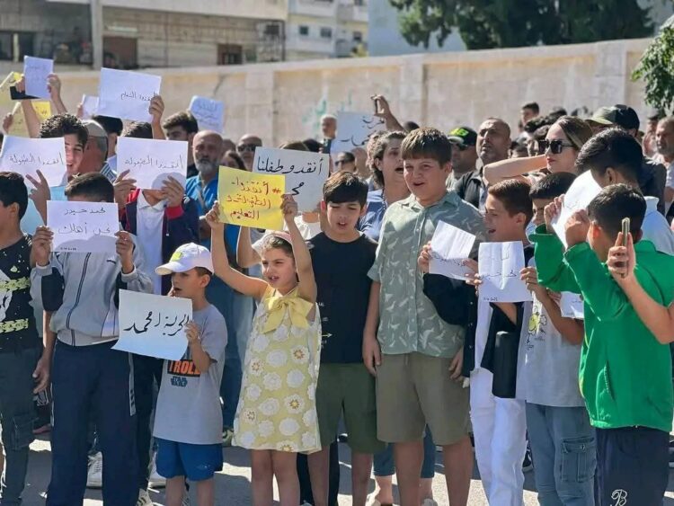 اختطاف الطفل محمد قيس حيدر يهز اللاذقية ويشعل احتجاجات شعبية واسعة ضد الشرع "فيديو" 2025