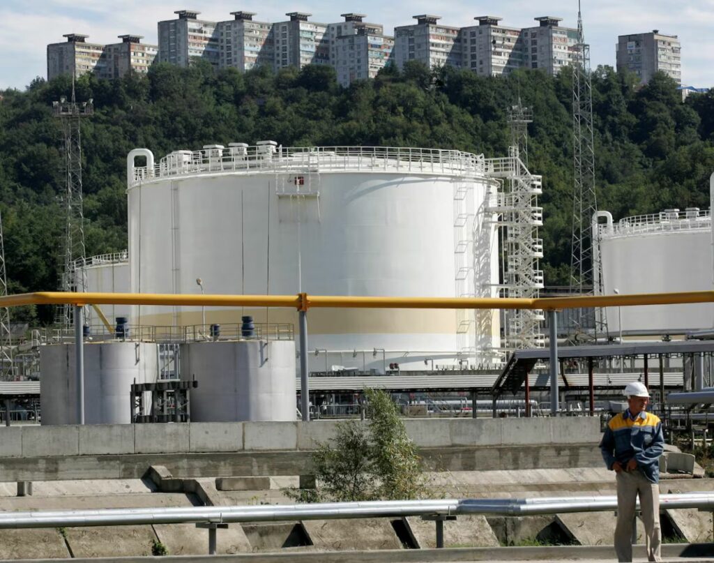 ضربة فى العمق : مسيرات أوكرانية تحرق أكبر ميناء نفطى روسى وتُشعل النيران في ناقلات وسفن أجنبية فى البحر الأسود 2 ضربة فى العمق : مسيرات أوكرانية تحرق أكبر ميناء نفطى روسى وتُشعل النيران في ناقلات وسفن أجنبية فى البحر الأسود 2025