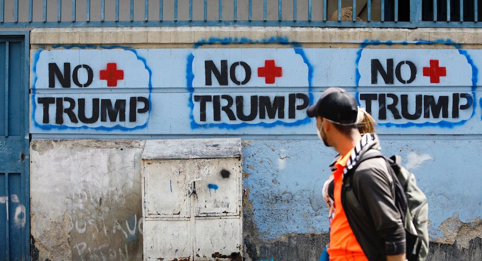 واشنطن تشن حرب ضغط كاملة لإسقاط النظام الفنزويلي : كيف ولماذا يحاول ترامب الإطاحة بمادورو؟ 2 واشنطن تشن حرب ضغط كاملة لإسقاط النظام الفنزويلي : كيف ولماذا يحاول ترامب الإطاحة بمادورو؟ 2025