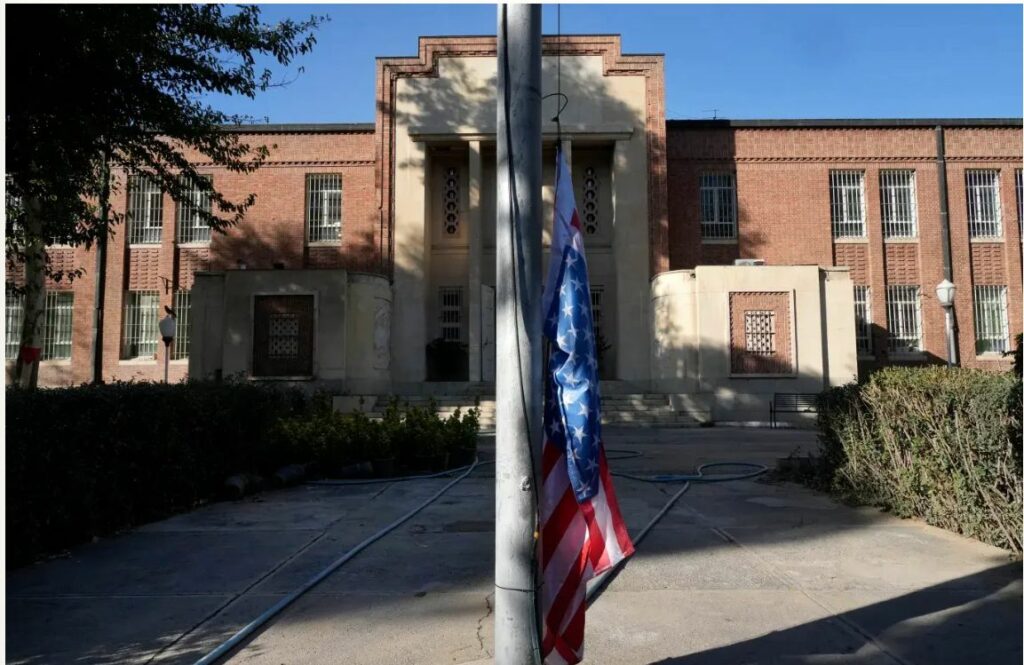 خامنئي يصدر إنذارًا صارمًا لترامب: التعاون مع أمريكا مستحيل ما دامت تدعم إسرائيل وتتدخل في المنطقة 2026