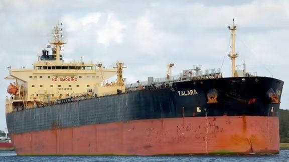 إيران تُفرج عن ناقلة النفط “تالارا” بعد احتجازها من الحرس الثوري 2026