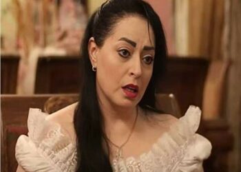 الفنانة المصرية هند عاكف بين الحياة والموت: تفاصيل الساعات الحرجة بعد حادث المقطم 2025