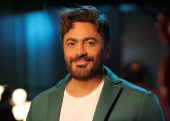 من سرير المستشفى إلى أضواء عابدين: حكاية عودة المطرب المصرى تامر حسني بعد استئصال جزء من كليته 2025