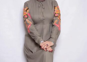 خطوة غير متوقعة: كيف حسمت الفنانة المصرية منال عبد اللطيف الصراع الداخلي بعد 12 عامًا من الحجاب؟ 2025