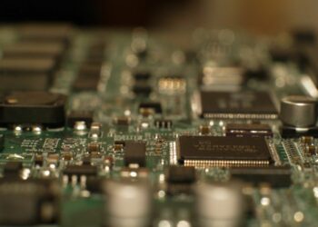 أزمة الرقائق الإلكترونية: البيت الأبيض يعلن انفراجة في أزمة نكسبرِيا بين الصين وهولندا 2025