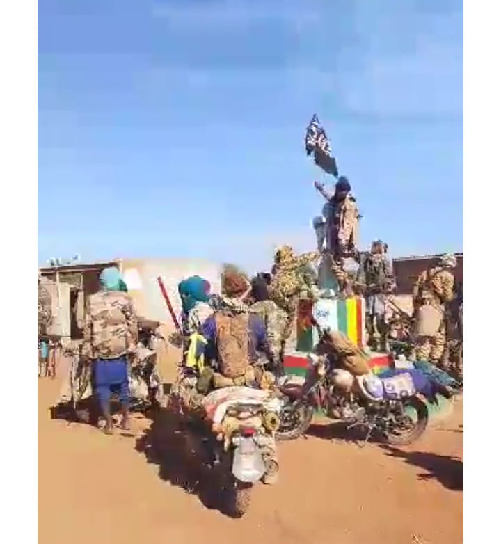 بوركينا فاسو: صدمة ميدانية بعد سيطرة تنظيم القاعدة الكاملة على بلدة باني كايا "فيديو" 1 بوركينا فاسو: صدمة ميدانية بعد سيطرة تنظيم القاعدة الكاملة على بلدة باني كايا "فيديو" 2025