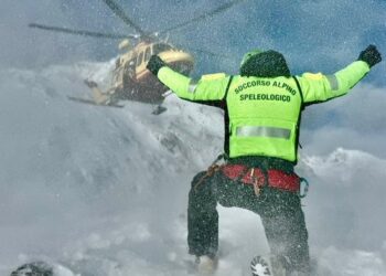 مأساة في جبال الألب الإيطالية: انهيار جليدي يودي بحياة خمسة متسلقين ألمان 2025