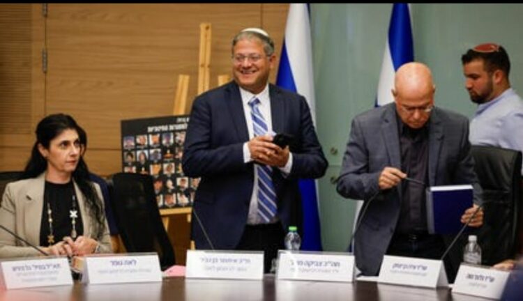 الكنيست يصدق مبدئيًا على مشروع قانون يجيز إعدام الأسرى الفلسطينيين المتهمين بقتل إسرائيليين 1 الكنيست يصدق مبدئيًا على مشروع قانون يجيز إعدام الأسرى الفلسطينيين المتهمين بقتل إسرائيليين 2025