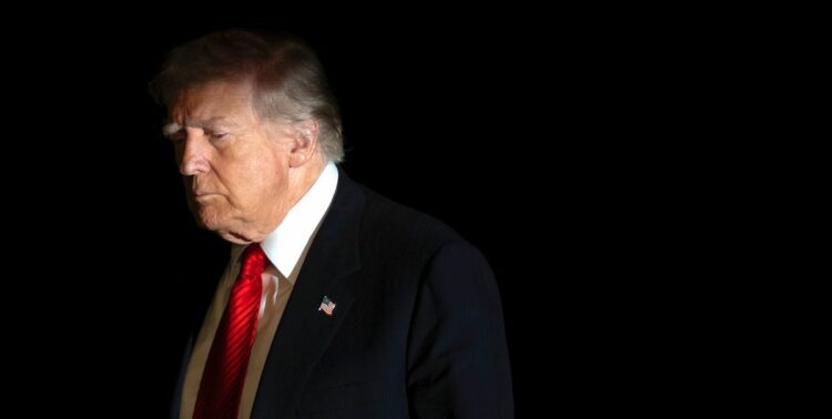 واشنطن تشن حرب ضغط كاملة لإسقاط النظام الفنزويلي : كيف ولماذا يحاول ترامب الإطاحة بمادورو؟ 1 واشنطن تشن حرب ضغط كاملة لإسقاط النظام الفنزويلي : كيف ولماذا يحاول ترامب الإطاحة بمادورو؟ 2025