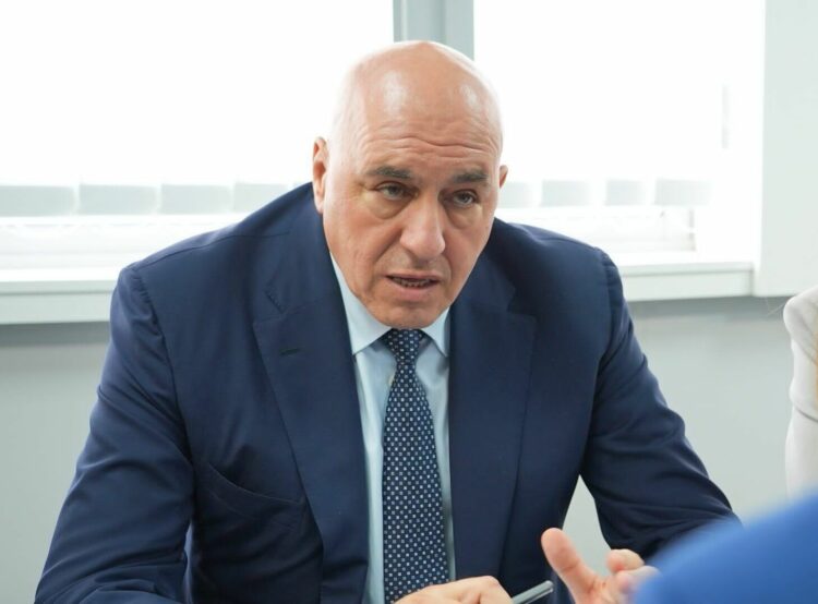 أزمة دبلوماسية بين الكرملين وروما:كروزيـتو يهاجم زاخاروفا: «جزء تافه وضئيل من ألة التضليل الروسية» ويؤكد استمرار دعم إيطاليا لأوكرانيا 1 أزمة دبلوماسية بين الكرملين وروما:كروزيـتو يهاجم زاخاروفا: «جزء تافه وضئيل من ألة التضليل الروسية» ويؤكد استمرار دعم إيطاليا لأوكرانيا 2025