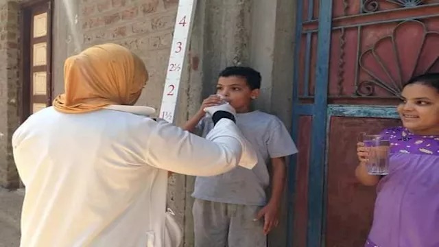 مغص وهبوط جماعي: 22 طالبة في أسيوط يتلقين الإسعافات الأولية بعد تطعيم البلهارسيا 1 مغص وهبوط جماعي: 22 طالبة في أسيوط يتلقين الإسعافات الأولية بعد تطعيم البلهارسيا 2025