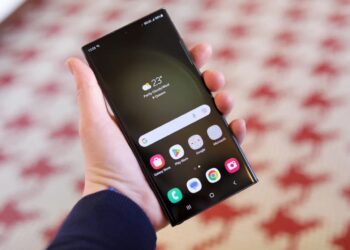 اكتشاف حملة تجسس استهدفت هواتف جالاكسي لعام كاملة في الشرق الأوسط 2025