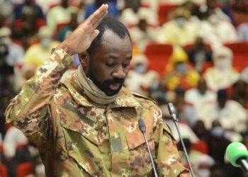 باماكو تحت حصار القاعدة: جيش مالي بلا وقود وغويتا في مواجهة الانهيار 2025