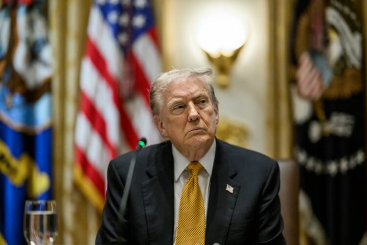 أمريكا : ترامب يتعهد بدفع 2000 دولار لكل مواطن ويصف معارضي الرسوم الجمركية بـ”الحمقى” 1 أمريكا : ترامب يتعهد بدفع 2000 دولار لكل مواطن ويصف معارضي الرسوم الجمركية بـ”الحمقى” 2025