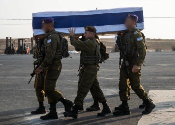 إسرائيل تستلم جثمان الملازم حدّار غولدين من حماس بعد أكثر من 11 عامًا 4 إسرائيل تستلم جثمان الملازم حدّار غولدين من حماس بعد أكثر من 11 عامًا 2025