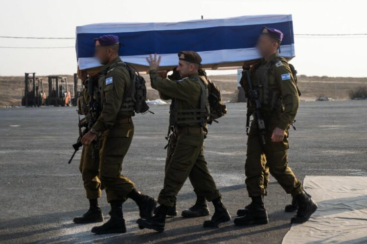 إسرائيل تستلم جثمان الملازم حدّار غولدين من حماس بعد أكثر من 11 عامًا 1 إسرائيل تستلم جثمان الملازم حدّار غولدين من حماس بعد أكثر من 11 عامًا 2025