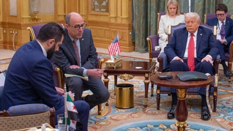 قبل اجتماع البيت الأبيض: رسالة عاجلة إلى ترامب تتهم الشرع بالمجازر ضد الأقليات في سوريا 2025