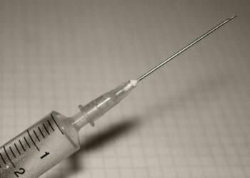 اليونيسف تحذر: إسرائيل تمنع دخول حقن التطعيم لأطفال غزة 2025