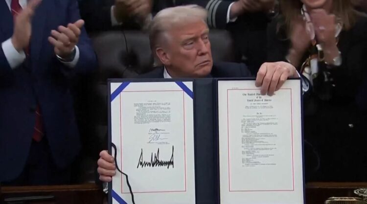 إنتهاء أطول إغلاق حكومى في تاريخ امريكا : ترامب يقر القانون ويعيد الحكومة للعمل 2026