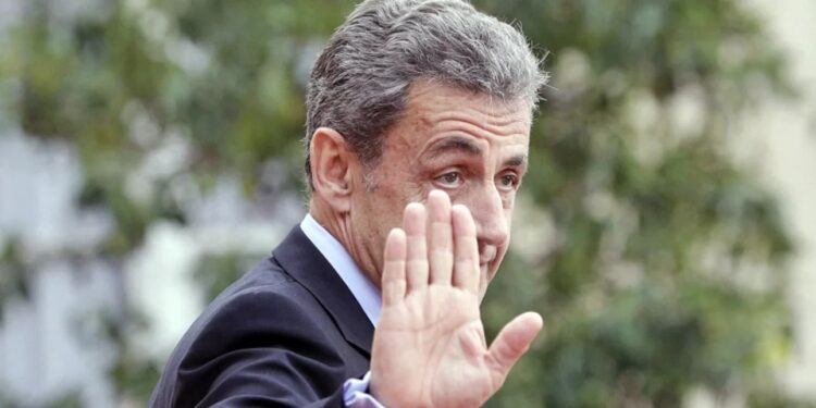 بعد الإفراج المؤقت: ساركوزي يعود للمحاكمة سعياً لإلغاء حكم السجن 5 سنوات في قضية التمويل الليبي 2025