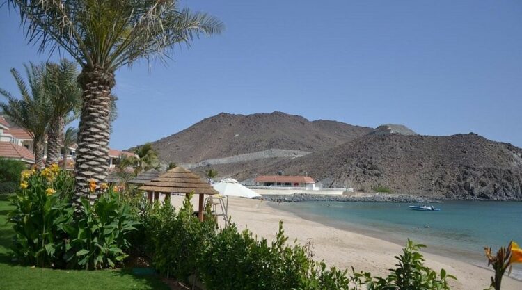 إعلان بريطاني: تحقيق في واقعة بحرية مشبوهة شرق خورفكان بالإمارات 2026