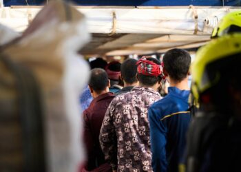 بريطانيا تشدد إجراءات الهجرة و اللجوء وتستعد لترحيل المهاجرين غير الشرعيين 2025