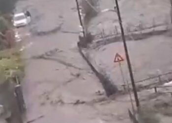 طوارئ في شمال إيطاليا: الطقس القاسي يتسبب في انهيار جدران وغرق منازل وتعطيل طريق "أوريليا" الحيوي 2025