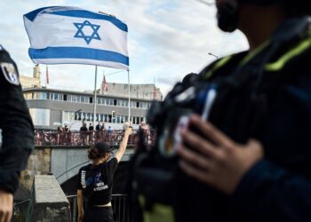 إسرائيل تعتقل زوجين من كريات يام بتهمة التجسس لصالح إيران ونقل صور حساسة 2 إسرائيل تعتقل زوجين من كريات يام بتهمة التجسس لصالح إيران ونقل صور حساسة 2025