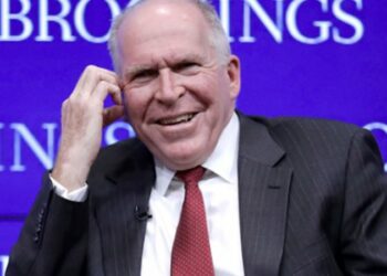 رئيس CIA السابق يفجّرها: جون برينان يعترف: كنت أدخن الحشيش في خان الخليلي بالقاهرة 2025